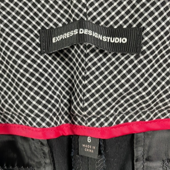 Express • Shorts - Picture 3 of 4